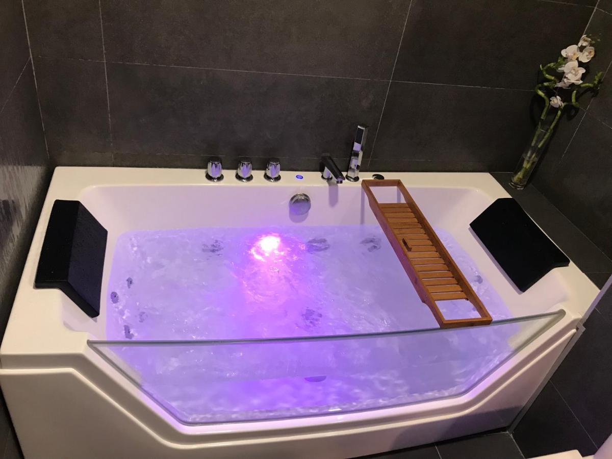Suite Vitbanus Марбеля Екстериор снимка